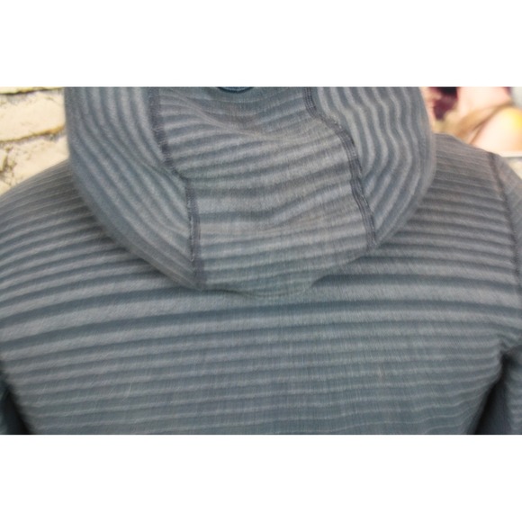 Lululemon Women's Blue Gray Striped Hooded Zip Up Jacket Thumbholes Size Medium - Picture 9 of 9